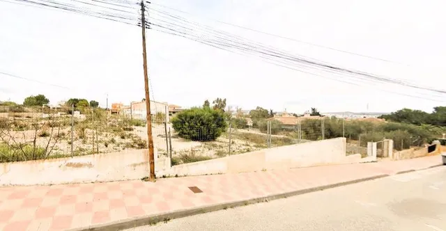 SE ALQUILA PARCELA VALLADA A DOS CALLES DE 3600 MTS2 CON NAV - foto 4