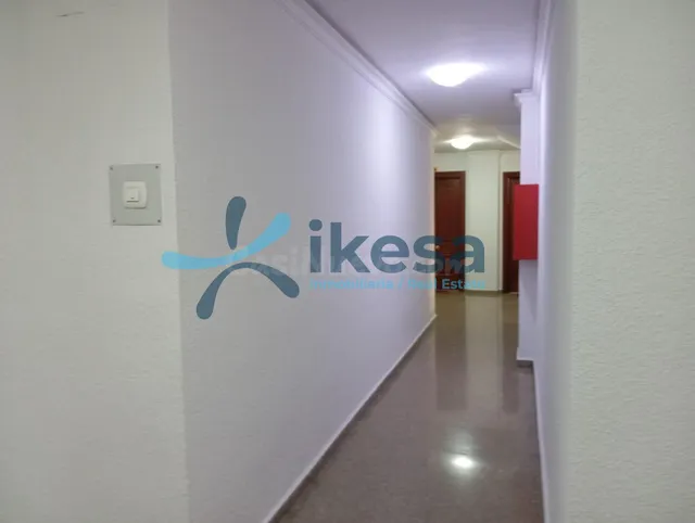 Amplio Piso de 3 habitaciones en La Chana, Granada — 5