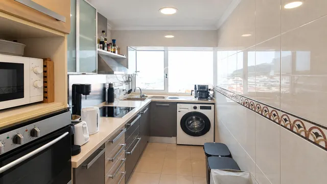 Vivienda reformada en 11ª planta con vistas panorámicas — 15