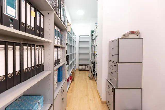 LOCAL COMERCIAL JUNTO AL CAMPUS DE LA SALUD — 14