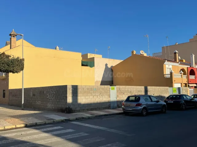 Solar urbano en Avda Albuñol - foto 2