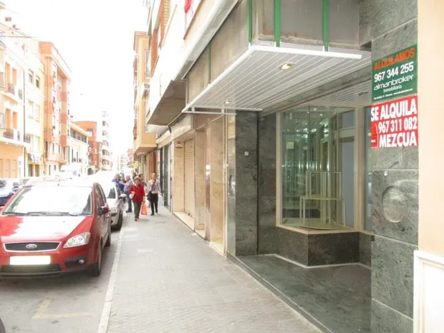 LOCAL COMERCIAL TOTALMENTE ACONDICIONADO — 2
