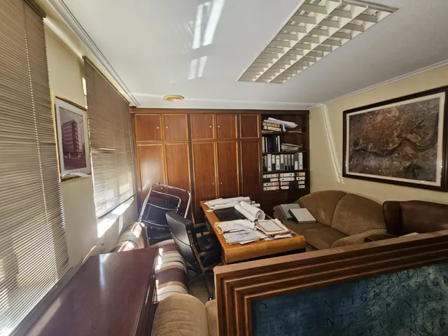 OFICINA EN VENTA EN EL CENTRO DE LA CIUDAD EXTERIOR, CON 4 VENTANAS A LA CALLE — 7