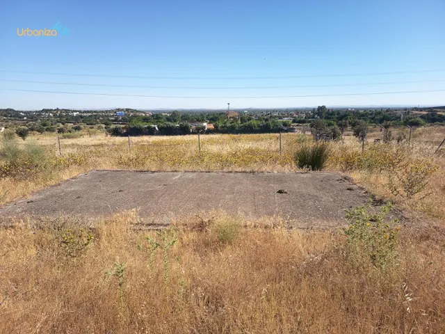 PARCELA RÚSTICA DE 2.400 M2. — 8