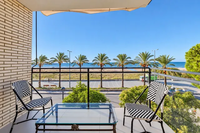 Vivir frente al mediterráneo: exclusivo piso en primera línea de mar en calafell — 10