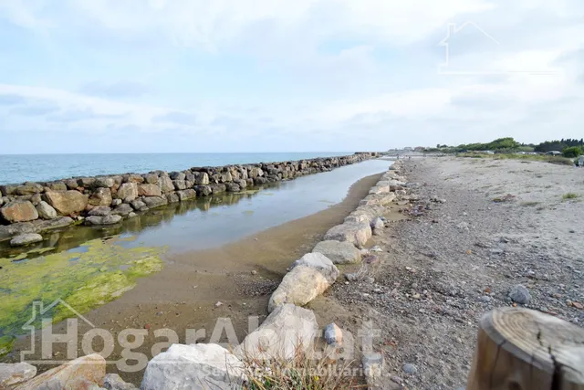 TERRENO URBANO EN PRIMERA LÍNEA JUNTO AL MAR — 49