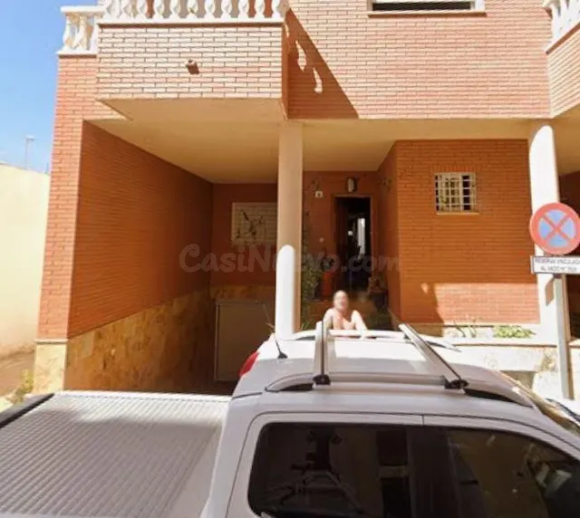 SE VENDE casa OKUPADA en C Galeotes 6 de Ejido (El) - foto 4