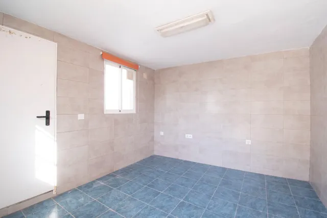 Venta de chalet en las mogarizas con 1125 metros de parcela urbano — 41