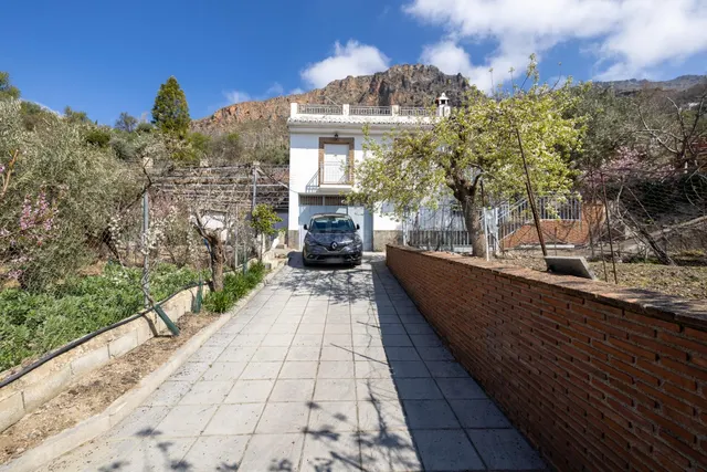 FINCA URBANA ÚNICA CON DOS VIVIENDAS EN GÜÉJAR SIERRA - foto 3