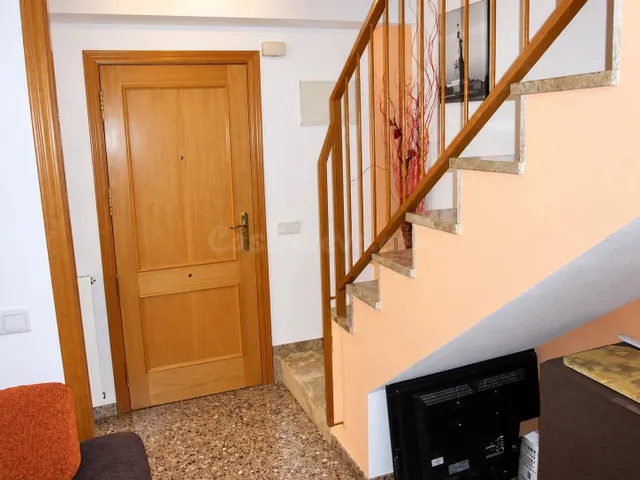 Piso amueblado de 2 habitaciones y parking incluido en Sant  - foto 5
