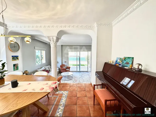 Una casa para disfrutar dentro y fuera: 406 m2, jardín y pis - foto 5
