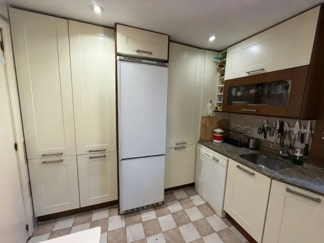 Luminoso piso de 3 dormitorios con piscina, garaje y trastero en el centro de Villanueva del Pardillo — 9