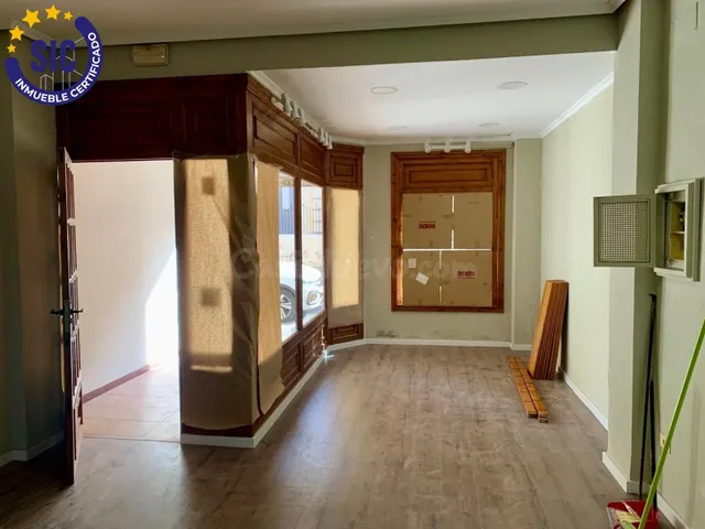 MAGNÍFICO LOCAL COMERCIAL EN VENTA EN NULES - foto 3