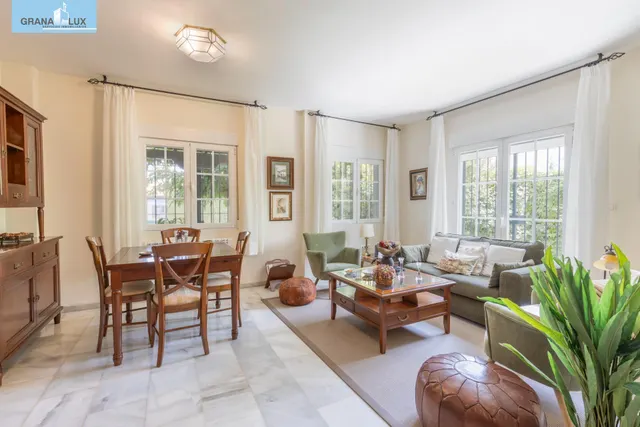 Chalet pareado con piscina, jardín y bonitas vistas a Granada en La Zubia — 6