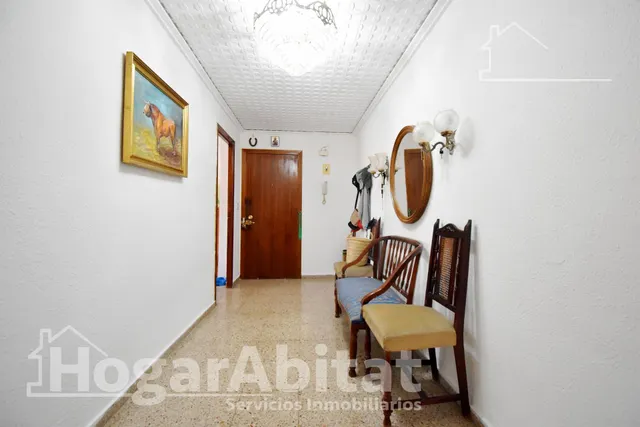 ¡4 DORMITORIOS! MUY AMPLIO CON BALCÓN EN EL CENTRO — 34