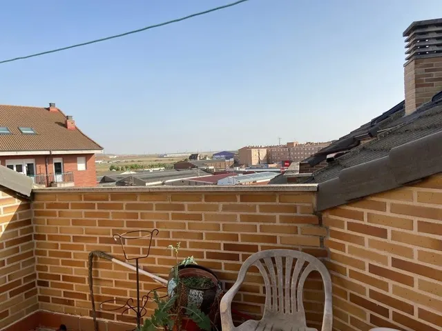 SE VENDE AMPLIO DÚPLEX EN EL CENTRO. COCINA, SALÓN, 3 HAB., 2 BAÑOS, TERRAZAS Y TRASTERO. — 16