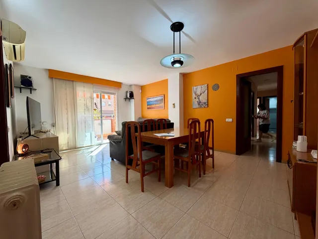 Excelente piso de 4 habitaciones con terraza, plaza de garaje y trastero en Roc Blanc (Terrassa) — 4