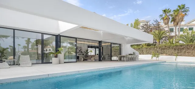 DESCUBRE TU PARAÍSO EN ESPAÑA: VILLA EXCLUSIVA CON VISTAS ES
