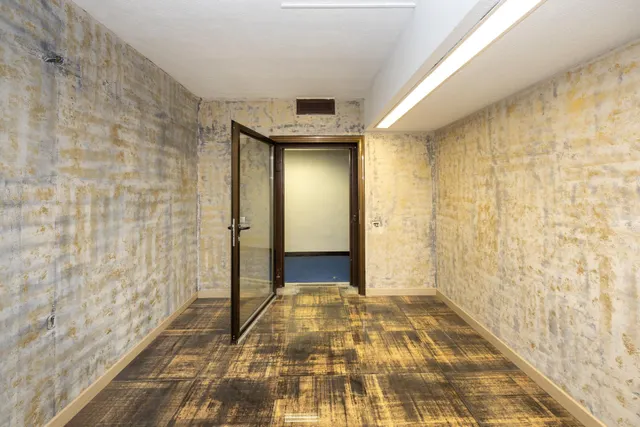 Local comercial con casi 1000 m2 en plena Gran via de Granada. Oportunidad única y exclusiva — 24