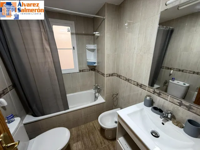 Piso amueblado con piscina, terraza y cochera en Las Gabias · 700 € — 16