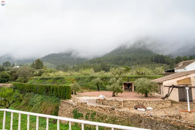Casa en venta en Alfafara con 562 m2 y gran potencial — 7