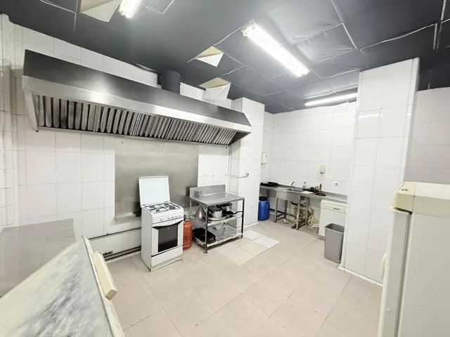¡Tu negocio en el foco de atención! Local comercial de 97 m2 muy luminoso en Carolinas Bajas — 25