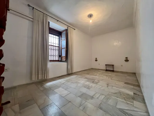 C. EXCLUSIVA CASA EN LA JUDERÍA A 5 MINUTOS DE LA MEZQUITA-CATEDRAL CON GARAJE Y ASCENSOR — 40