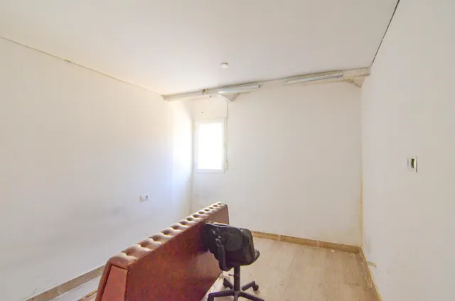 Urbis te ofrece un piso y estudio en venta en zona Salas Bajas, Salamanca. — 17