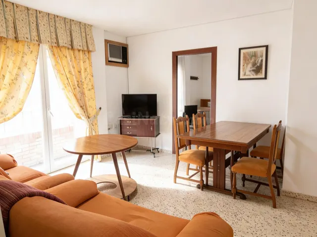 🏡 Amplio y Cómodo Piso en Alquiler de 4 Dormitorios | Zona P - foto 2