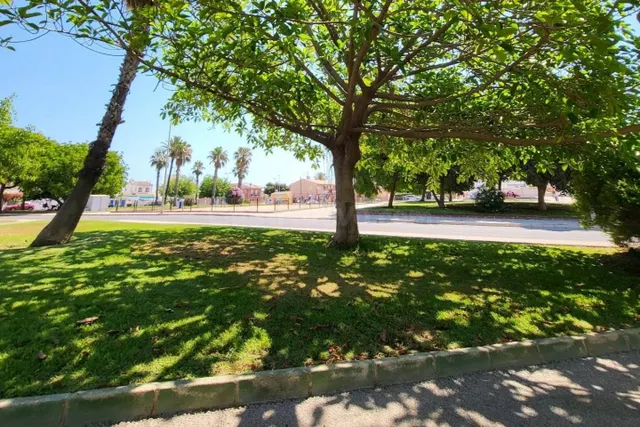 Maravilloso apartamento (aprox. 94 m2 - 1ª planta) en la popular Aldea del Mar con gran zona de piscina. Amplio balcón al sureste y a solo 400 m de la Playa de los Locos. — 44