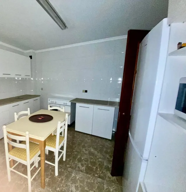 Piso en Travesia de Vigo para reformar — 16