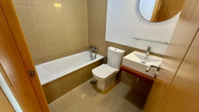 Piso exterior de 3 dormitorios y 2 baños con garaje y trastero en Avenida Buenos Aires. — 25
