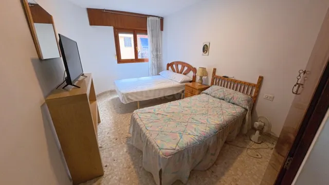 Apartamento en primera línea de playa en Benidorm – Alquiler - foto 3
