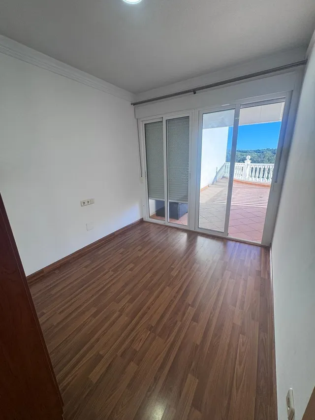 Apartamento de 4 dormitorios con gran terraza, piscina y potencial de alquiler en Guardamar del Segura — 14