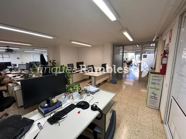 LOCAL COMERCIAL A L'AVINGUDA BARCELONA — 4