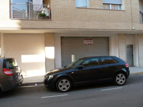 LOCAL COMERCIAL CON FACHADA DE 8 METROS APROX.