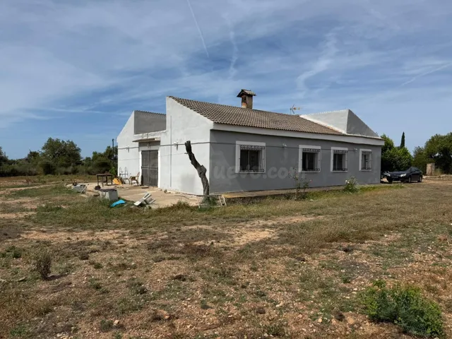 Encantadora Finca Rústica en Llucmajor con Vistas Despejadas