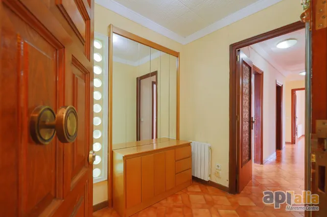Gran piso en Breda: 4 dormitorios, muy luminoso y junto al centro — 9