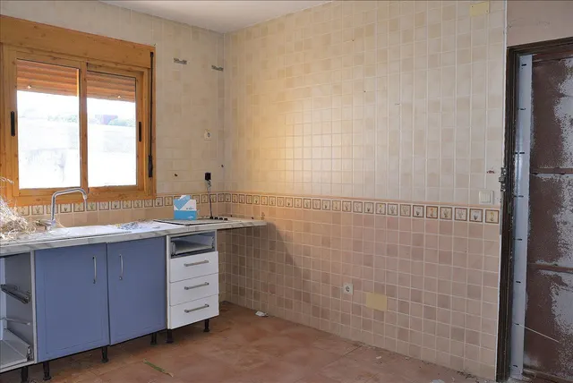 Casa adosada de 4 dormitorios con terraza para reformar en Algeciras — 8