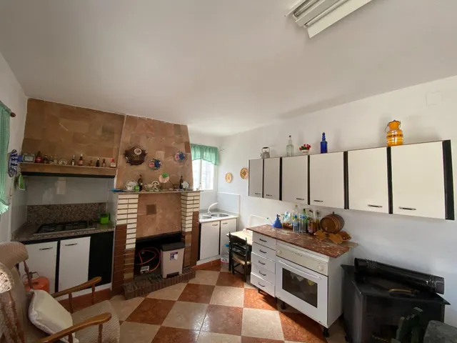 Se vende cortijo a distancia de a pie al pueblo — 8