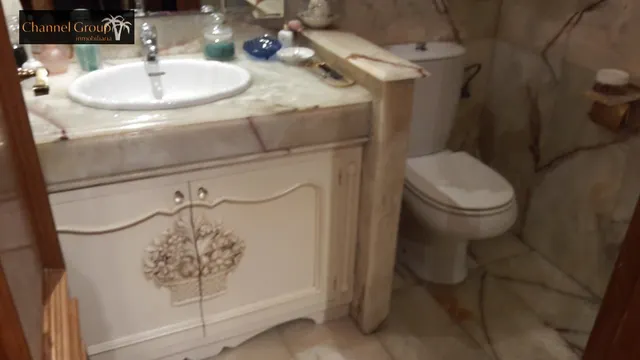SE VENDE CASA SEÑORIAL UBICADA EN PLENO CENTRO CON EXCELENTES VISTAS — 21