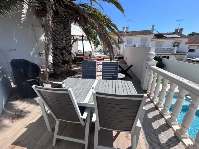 Casa adosada en esquina con piscina privada, jardín y vistas a la Bahía de Málaga — 23