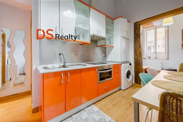 EXCLUSIVA VIVIENDA EXTERIOR Y MUY LUMINOSA CON DOS ESPACIOS INDEPENDIENTES A 30 METROS DE PLAZA DE ESPAÑA — 21