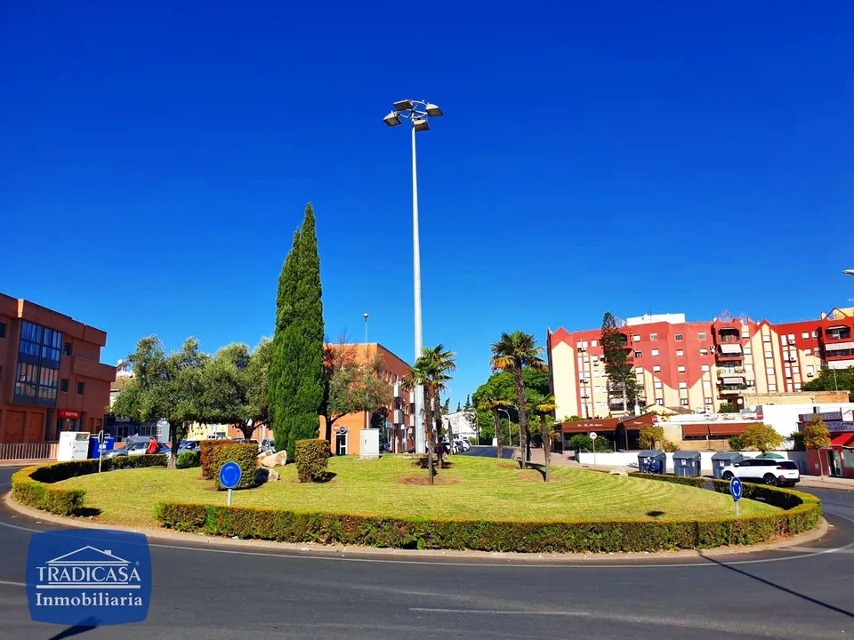 OPORTUNIDAD DE INVERSIÓN, LOCAL COMERCIAL DE 106,75M2 RONDA ESTE