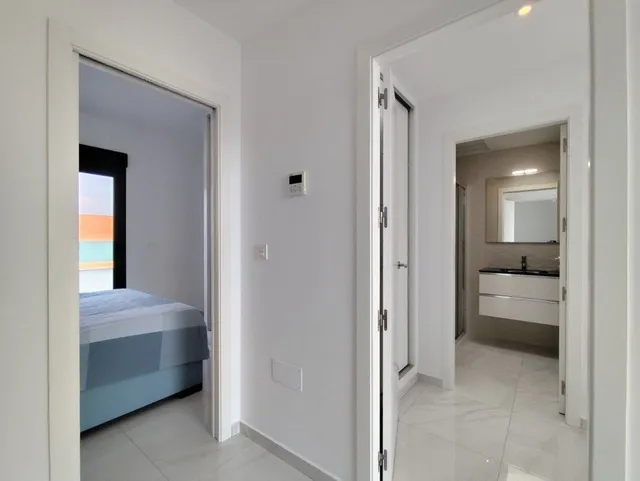 Casa adosada en venta en Bigastro con 3 dormitorios, 3 baños, solárium privado de 39 m2 y piscina comunitaria — 18