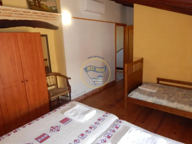 OPORTUNIDAD, CASA REFORMADA CON PISCINA Y OTRAS COMODIDADES. — 50