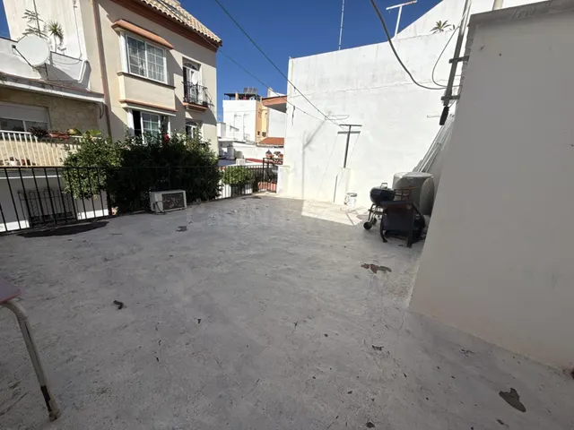 Fuengirola, Centro, Casa con 4 Dormitorios, Patio, Terraza. - foto 5