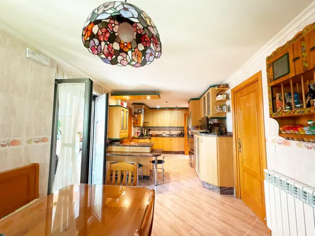 Urbis te ofrece un chalet en venta en la zona de Los Almendros, Villamayor, Salamanca. — 28