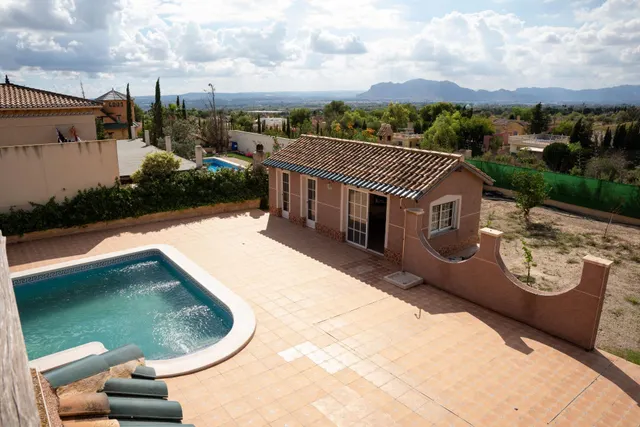 Espectacular chalet con piscina y gran jardín en Albatera — 34