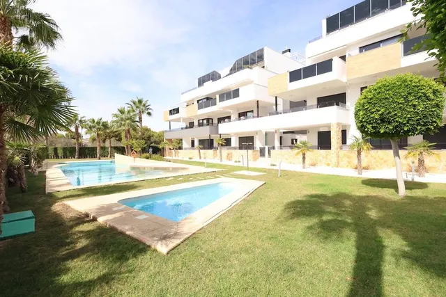 MODERNO APARTAMENTO EN RESIDENCIAL AMANECER 3 - foto 2